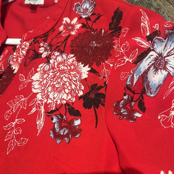 Red blouse from ardenes, size extra small, %100 polyester - Picture 4 of 4